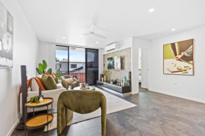 Modern Apartment with Esplanade Views Near the Hospital Cairns